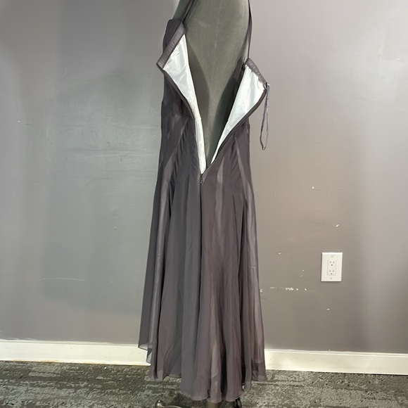 Unique grey dress with gorgeous skirt and design. Fits size 14 - Picture 9 of 17